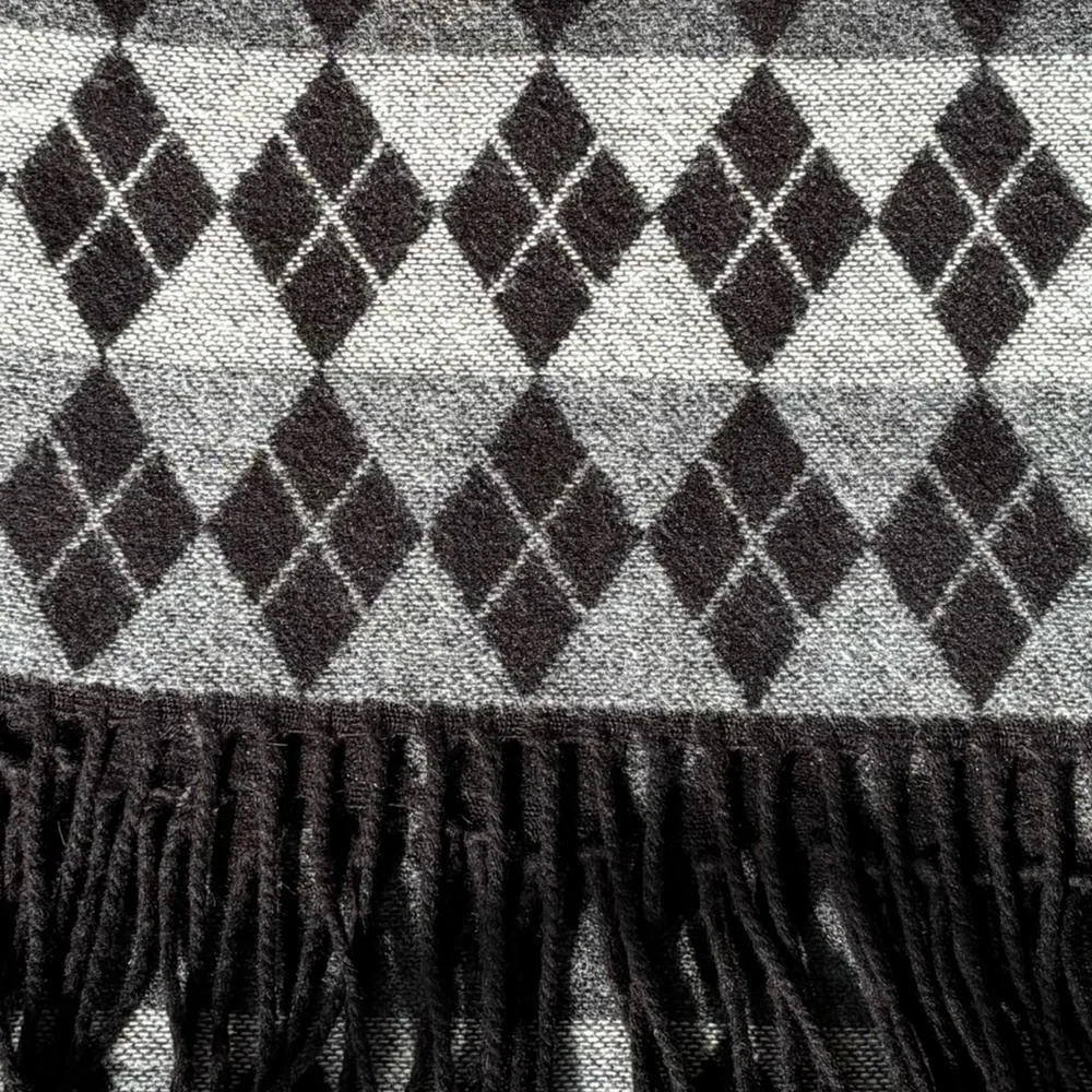 NEW Roundtree & Yorke Black and Gray Knit Argyle Scarf with Fringe Winter Scarf